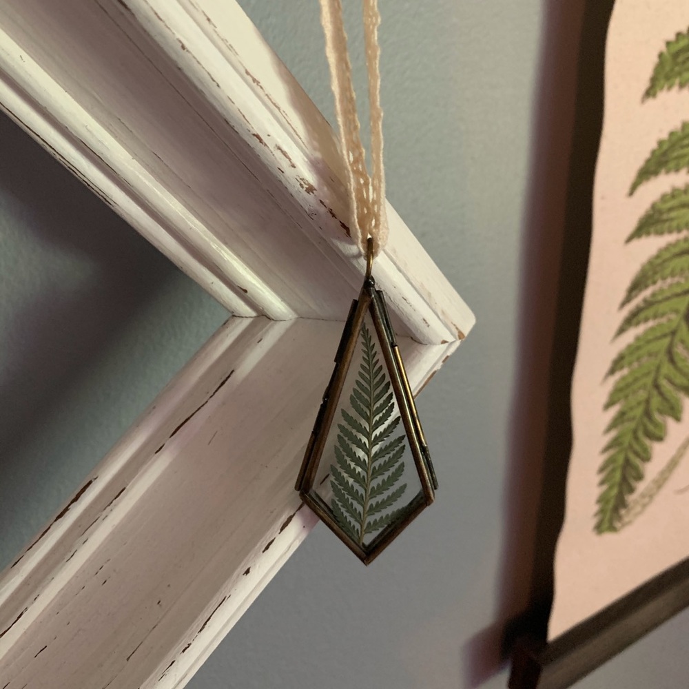 GLASS GARDEN FERN PENDANT